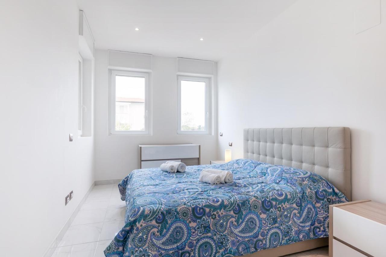Seaside Flat With Swimming Pool And Private Parking Apartment Calambrone Bagian luar foto
