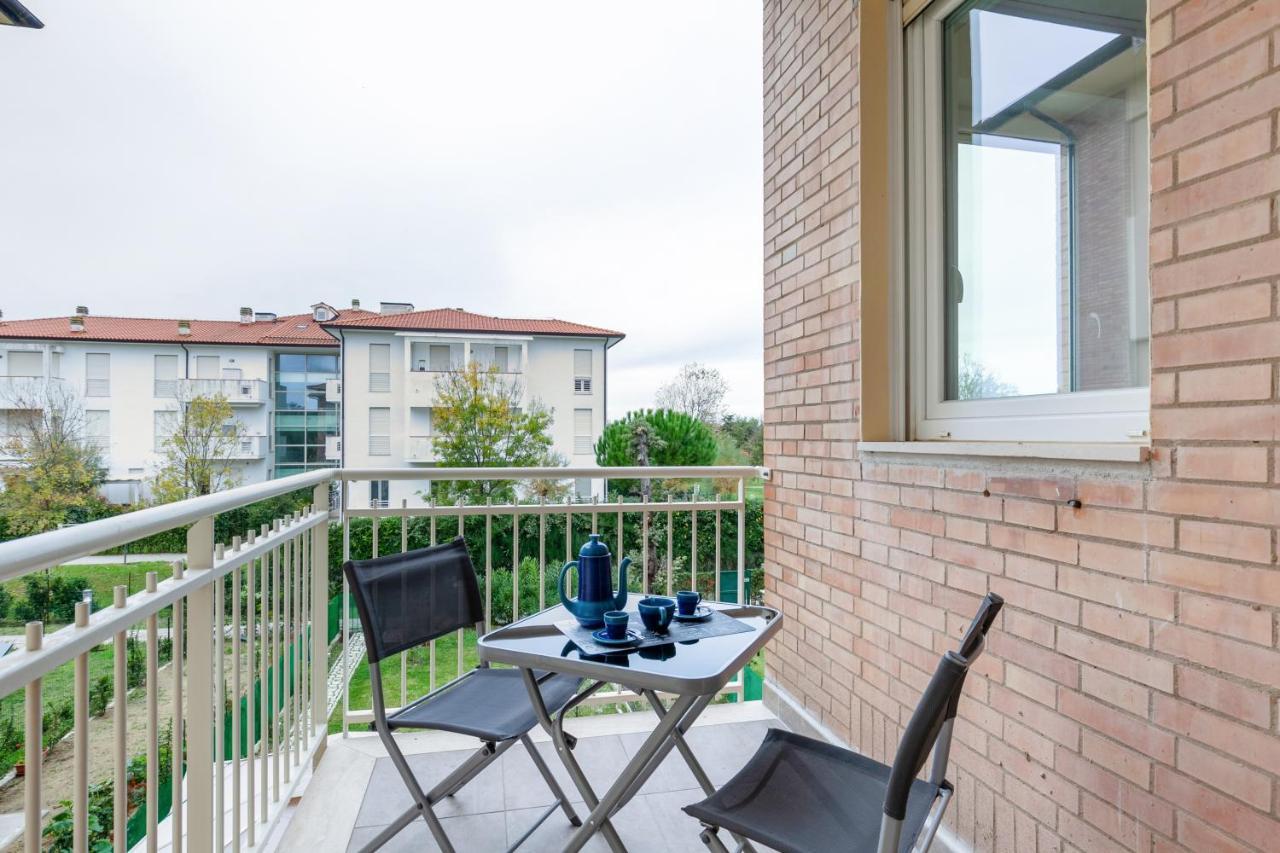 Seaside Flat With Swimming Pool And Private Parking Apartment Calambrone Bagian luar foto