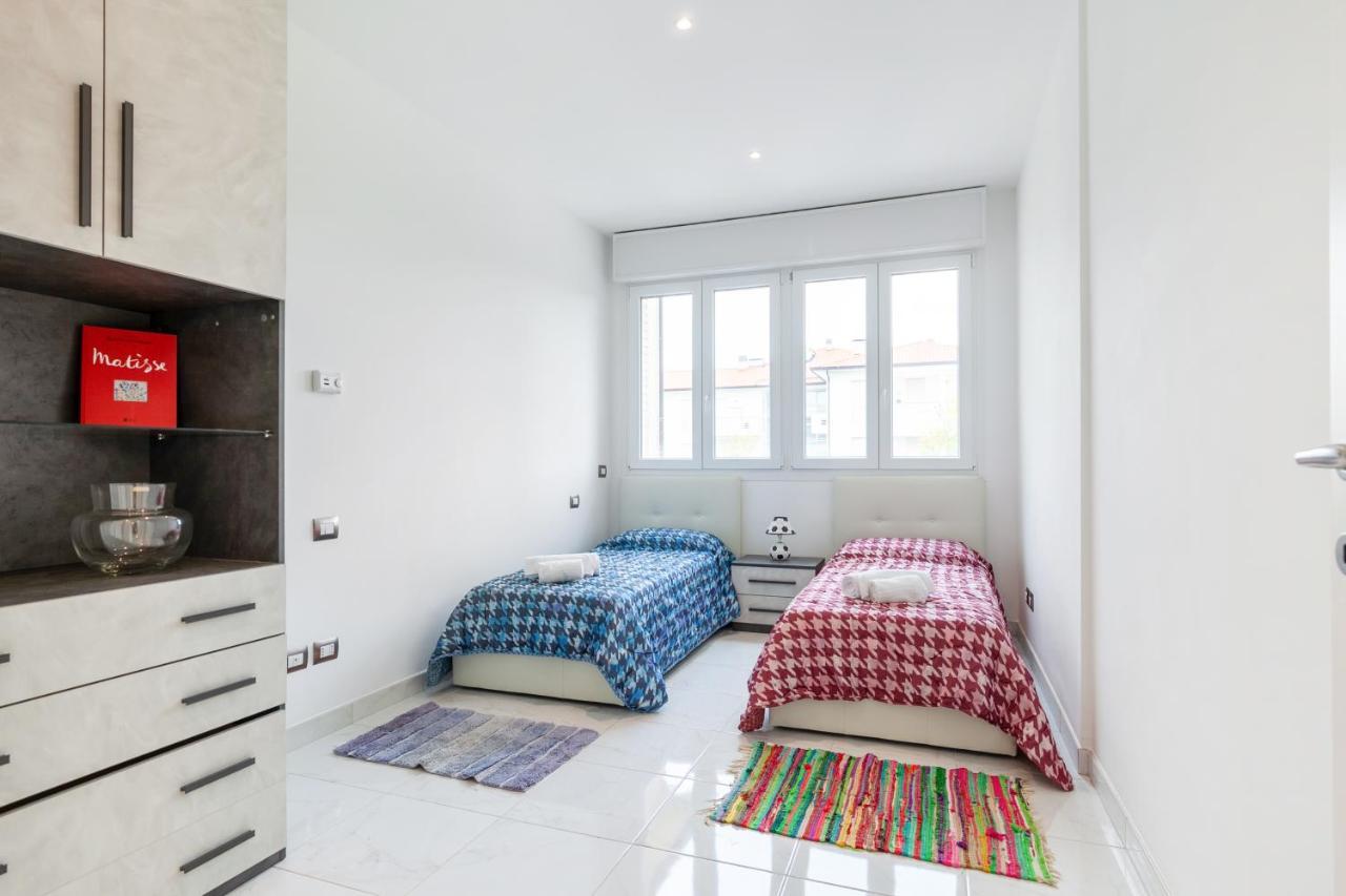 Seaside Flat With Swimming Pool And Private Parking Apartment Calambrone Bagian luar foto