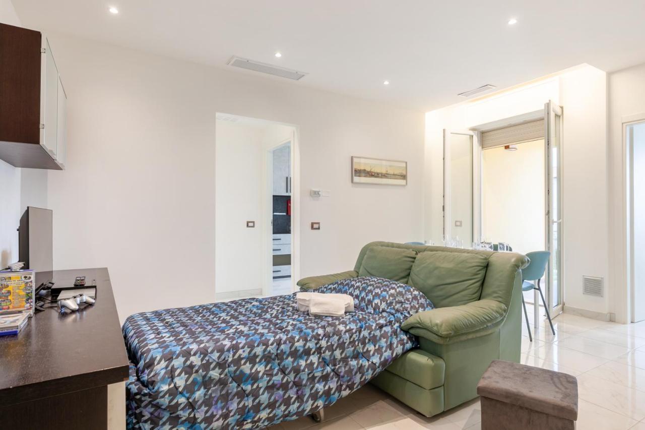 Seaside Flat With Swimming Pool And Private Parking Apartment Calambrone Bagian luar foto